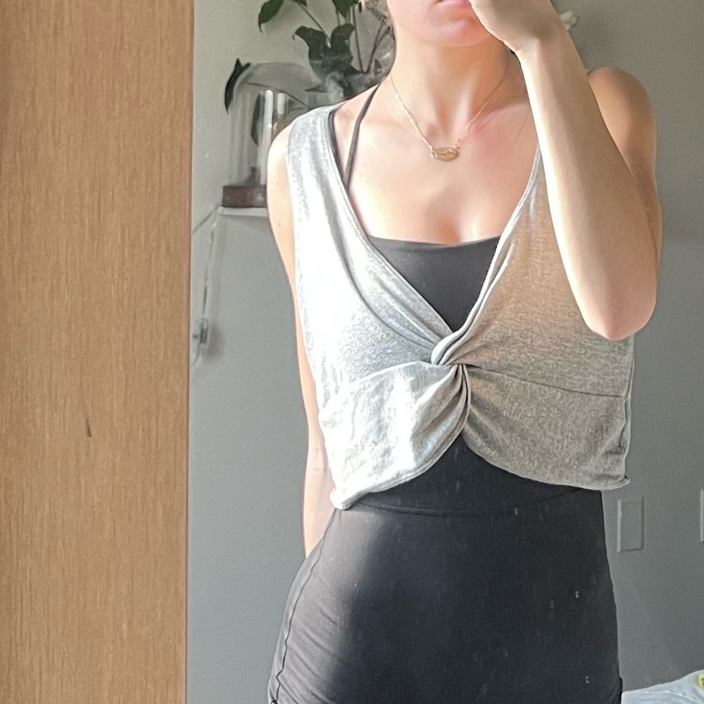 👁️‍🗨️8$sale👁️‍🗨️ Gilly Hicks Workout top
